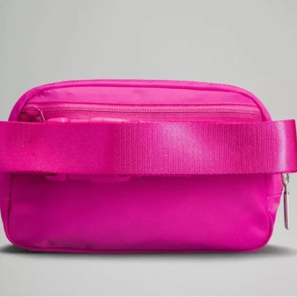 💞 Lululemon 1L belt bag in Sonic Pink 💞 - Picture 7 of 9